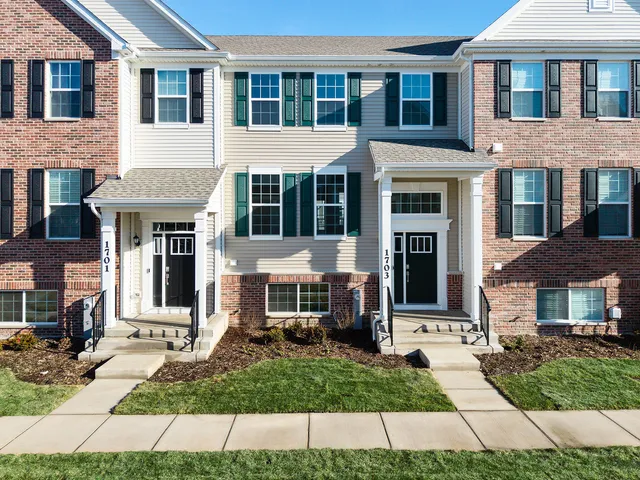 $3,250 | 1703 Neubauer Circle, Lindenhurst, IL 60046