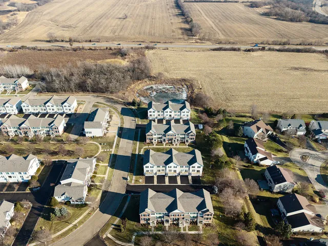 $3,250 | 1703 Neubauer Circle, Lindenhurst, IL 60046