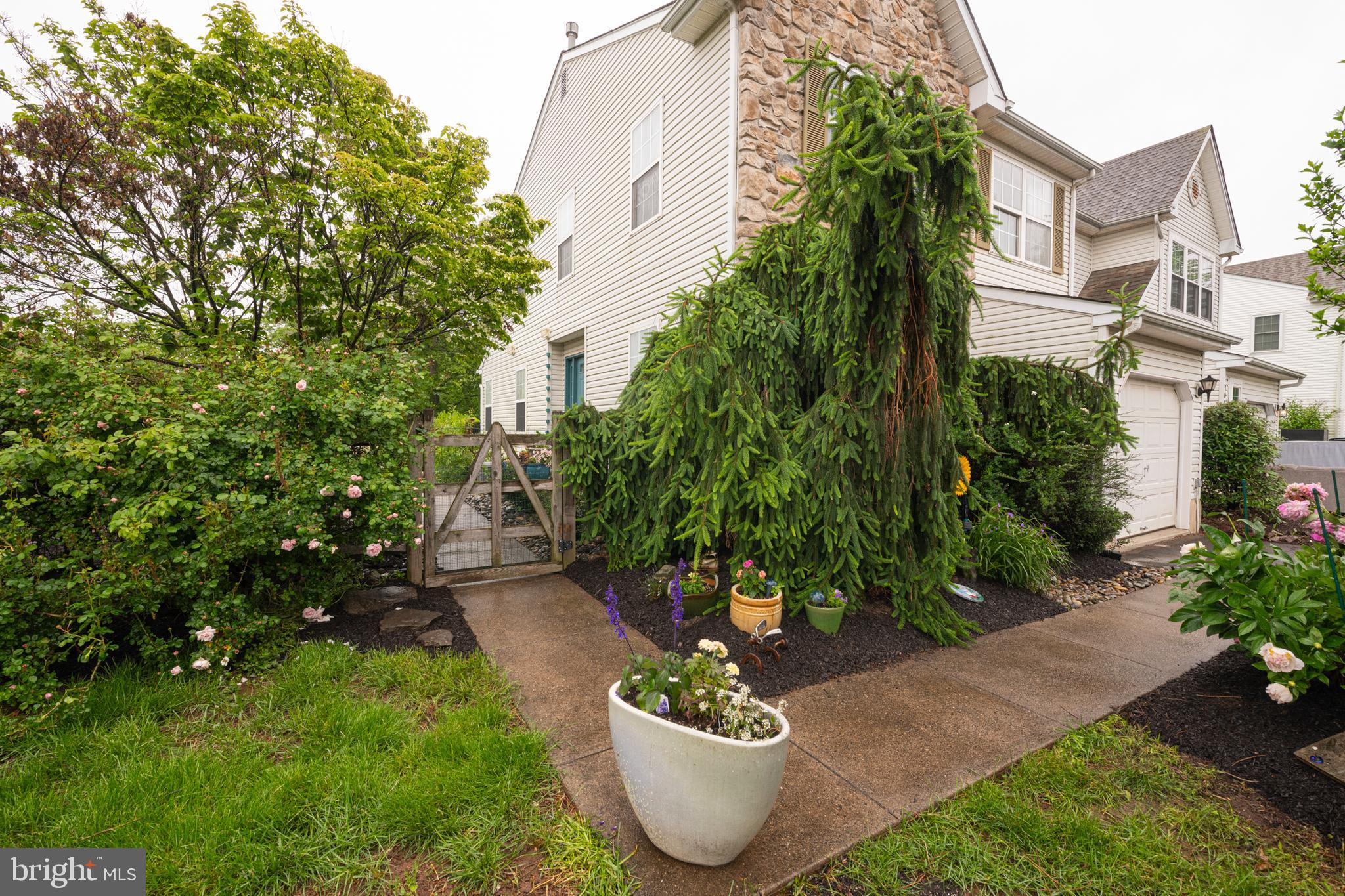 706 Melvin Road Telford, PA 18969 - Photo 47 of 55 a view of a garden with plants and flowers