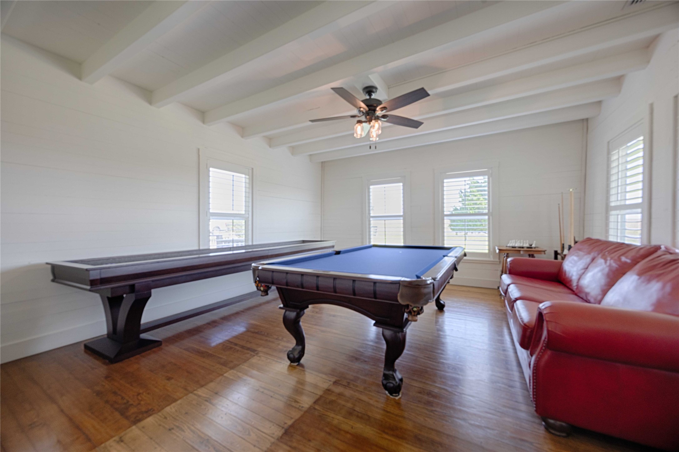 2210 Fm 615 Schulenburg, TX 78956 - Photo 29 of 49 a living room with furniture a rug and a window