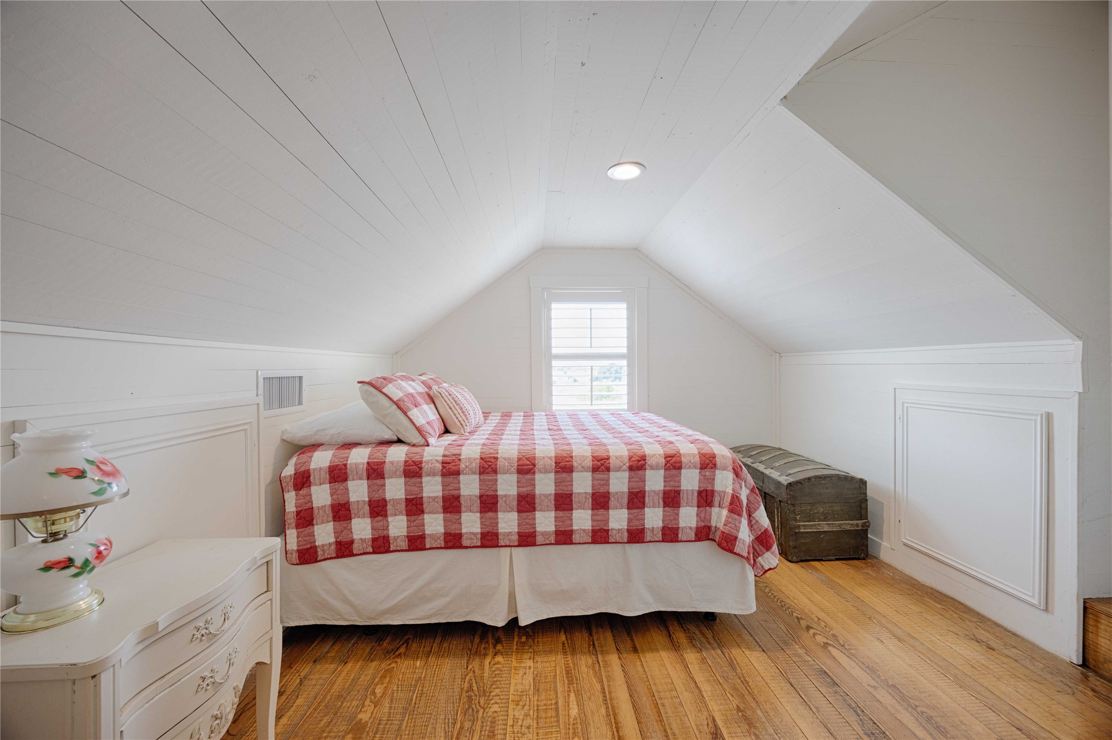 2210 Fm 615 Schulenburg, TX 78956 - Photo 45 of 49 a bedroom with a bed and wooden floor