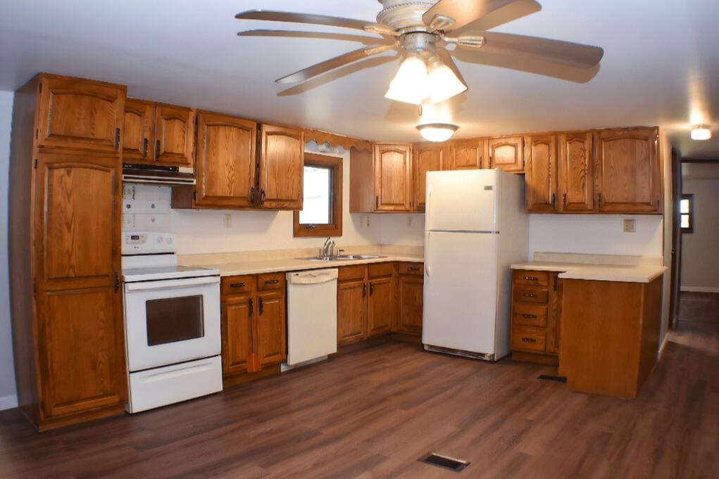 W7017 Redwood Road Chester, WI 53922 - Photo 5 of 58 4kitchen.1