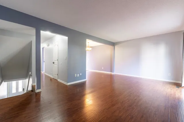 $185,000 | 2363 Dorland Lane, Maplewood, MN 55119