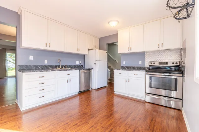 $185,000 | 2363 Dorland Lane, Maplewood, MN 55119