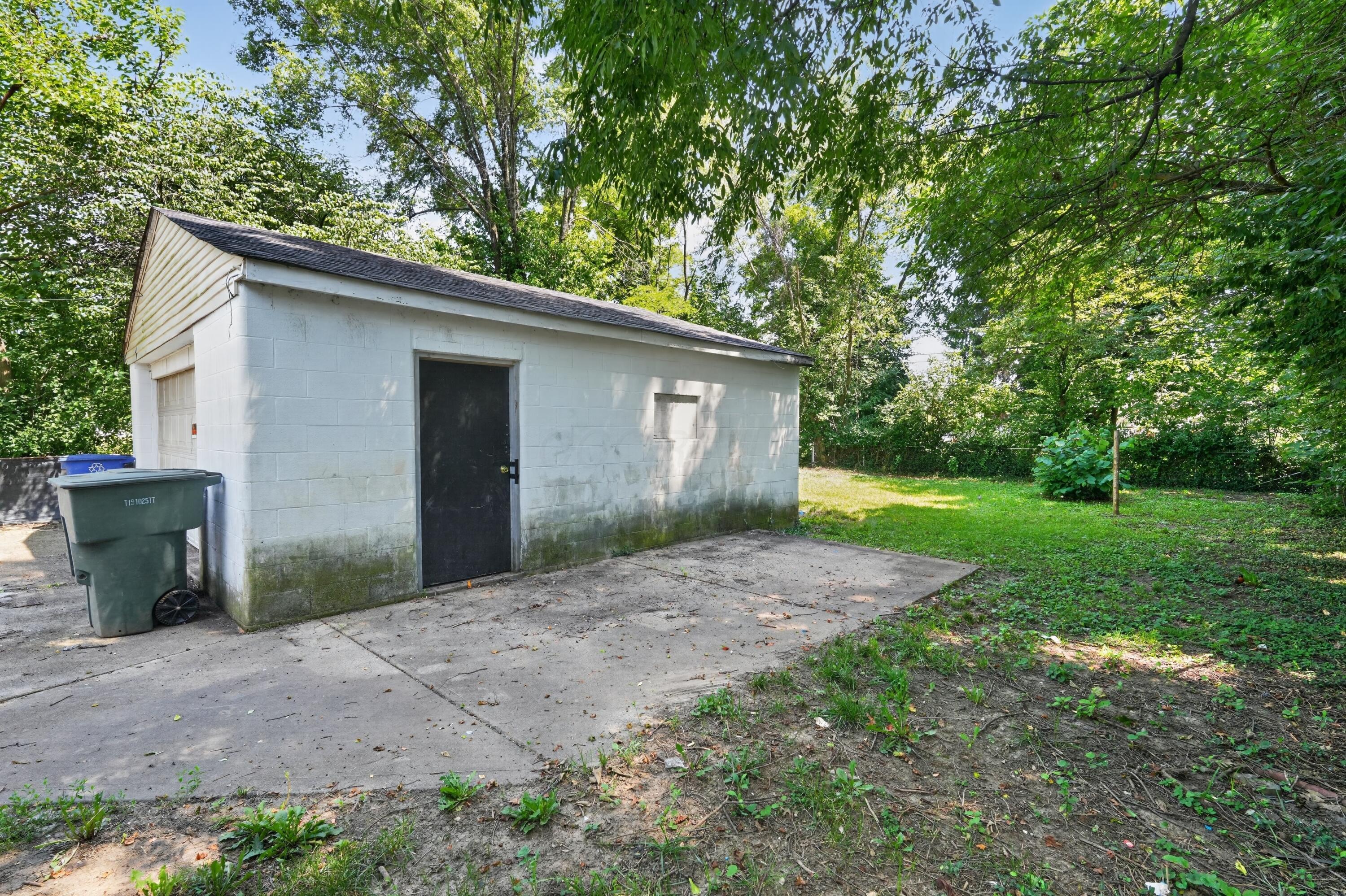 1217 Smith Road Columbus, OH 43207 - Photo 9 of 16 04_1217_Smith_Rd-Exterior-rd-7