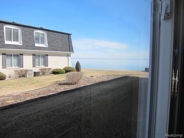 4500 Lakeshore Road, Unit 9 Fort Gratiot, MI 48059 - Photo 7 of 19 IMG_6464.jpg