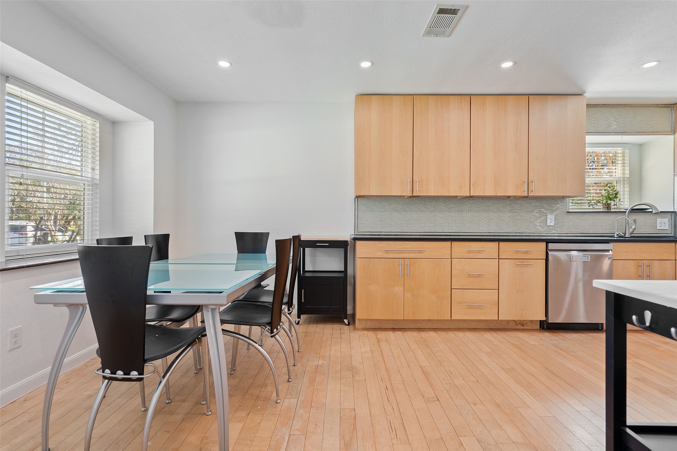 6906 One Oak Road Austin, TX 78749 - Photo 6 of 39