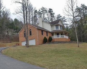 4040 Jae Valley Road Roanoke, VA 24014 - Photo 1 of 25 Front