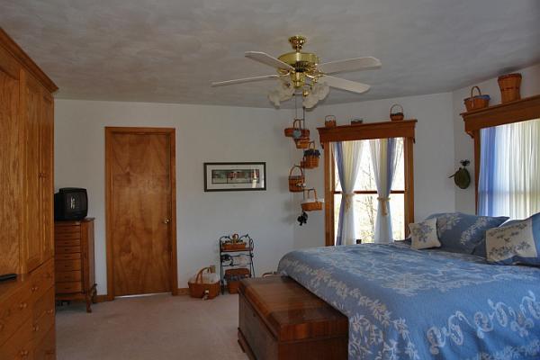 4040 Jae Valley Road Roanoke, VA 24014 - Photo 14 of 25 Master Bedroom