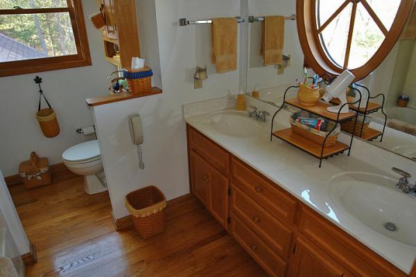 4040 Jae Valley Road Roanoke, VA 24014 - Photo 15 of 25 Master Bath