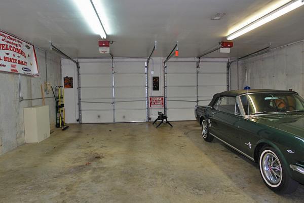 4040 Jae Valley Road Roanoke, VA 24014 - Photo 19 of 25 Built-in garage