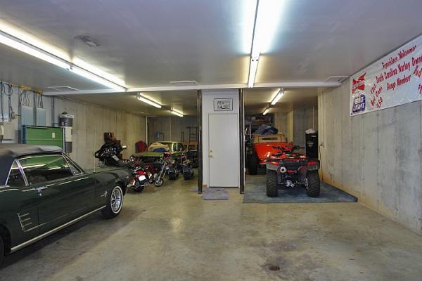 4040 Jae Valley Road Roanoke, VA 24014 - Photo 20 of 25 Built-in Garage 2