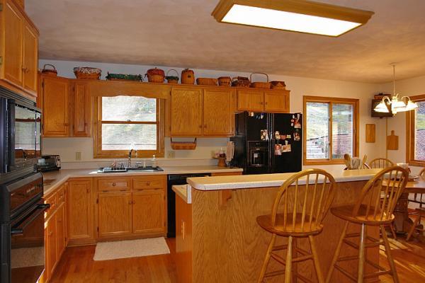 4040 Jae Valley Road Roanoke, VA 24014 - Photo 4 of 25 Kitchen