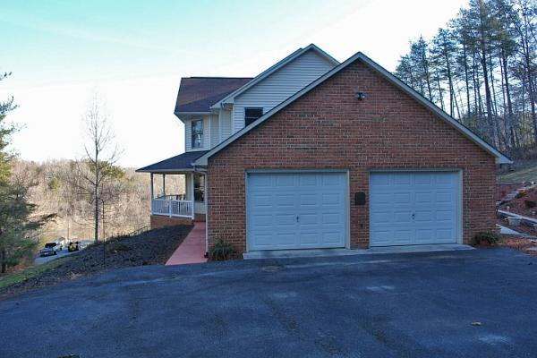 4040 Jae Valley Road Roanoke, VA 24014 - Photo 5 of 25 Side