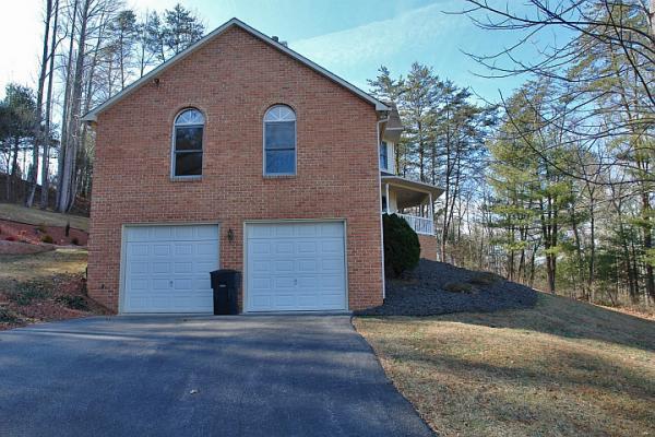 4040 Jae Valley Road Roanoke, VA 24014 - Photo 6 of 25 Side2