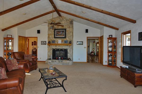 4040 Jae Valley Road Roanoke, VA 24014 - Photo 9 of 25 Great Room 2