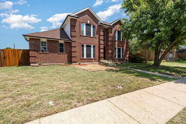 a front view of house with yard