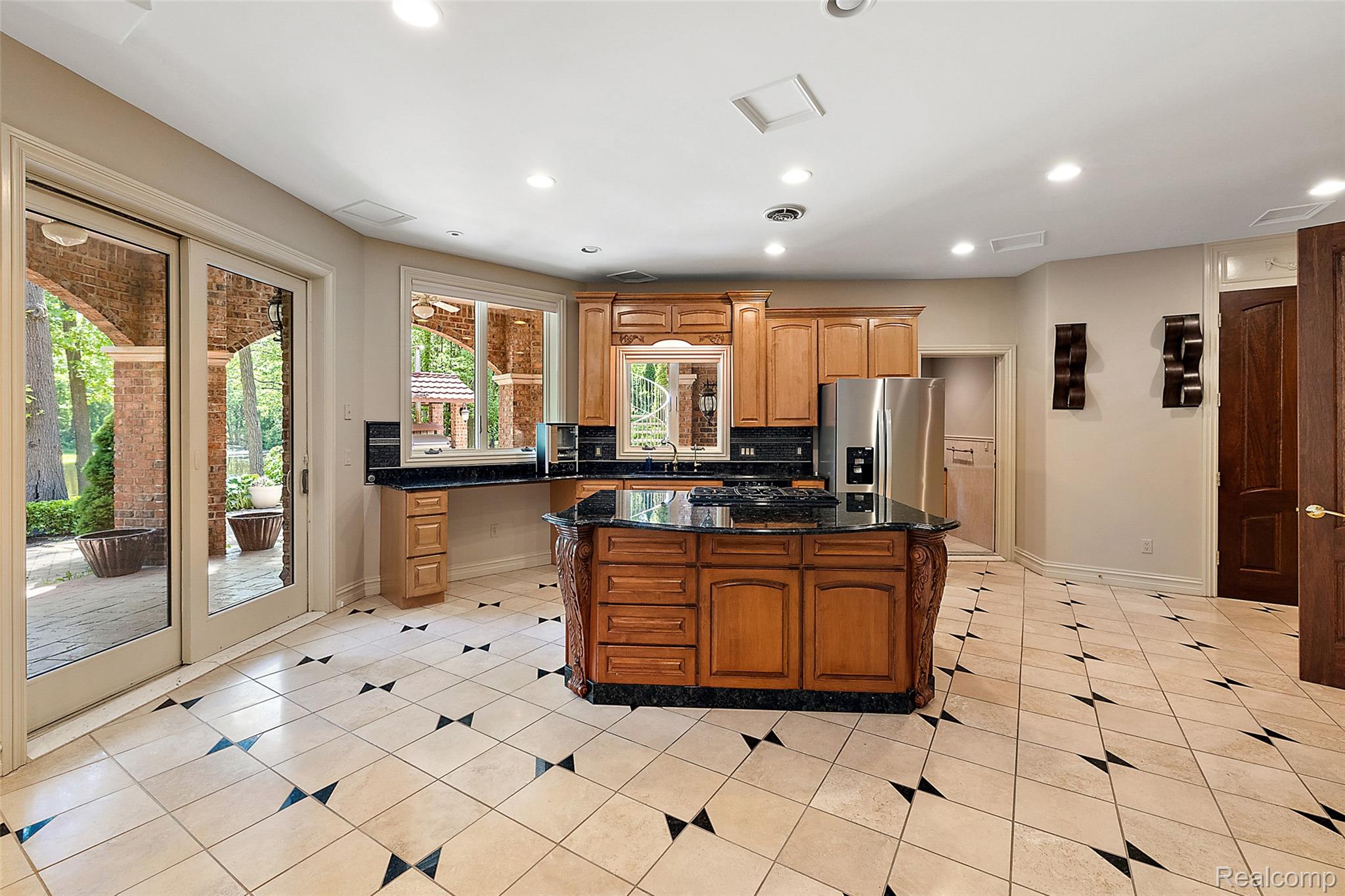 255 Camelot Way Rochester, MI 48306 - Photo 42 of 49 255 Camelot Way-116.jpg