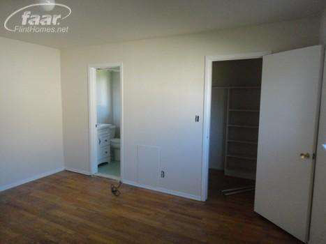 17718 Adrian Road Southfield, MI 48075 - Photo 9 of 24 20353940-8.JPG