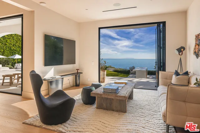 a close view of sink with tap