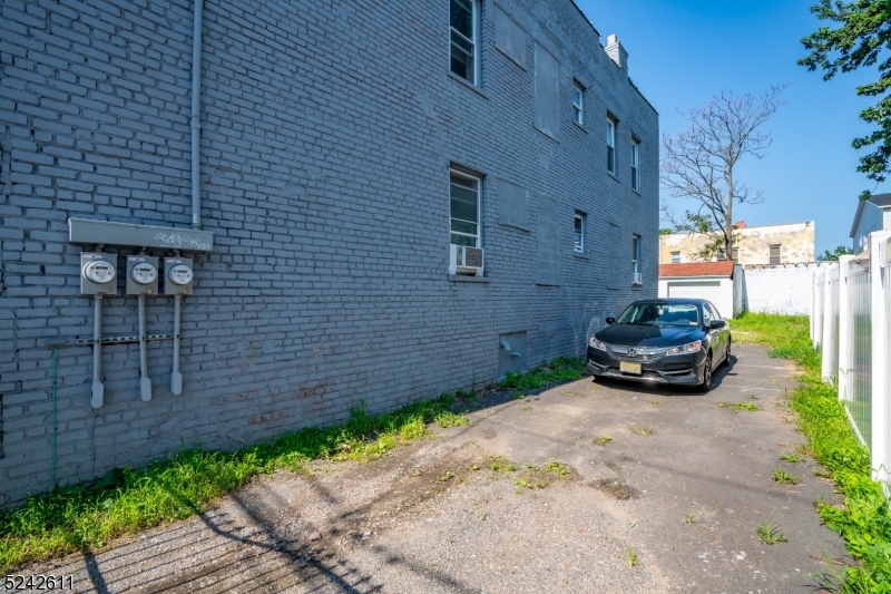 473 South 16th Street, Unit 2 Newark, NJ 07103 - Photo 14 of 15 a view of backyard with a garden and plants