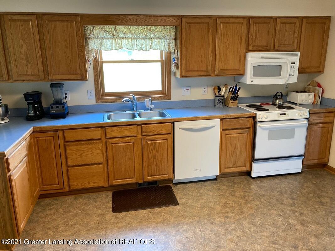661 South Edgar Road Mason, MI 48854 - Photo 6 of 29 6_661