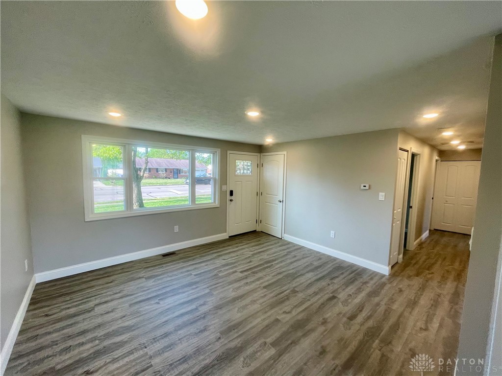 408 West Martindale Road Englewood, OH 45322 - Photo 5 of 23