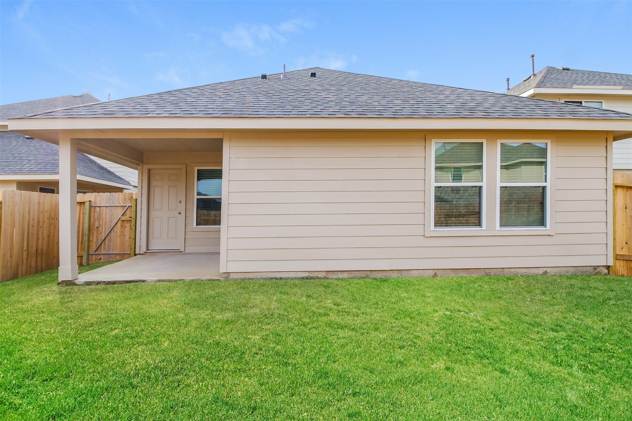 2522 Grayling Drive Conroe, TX 77384 - Photo 2 of 16