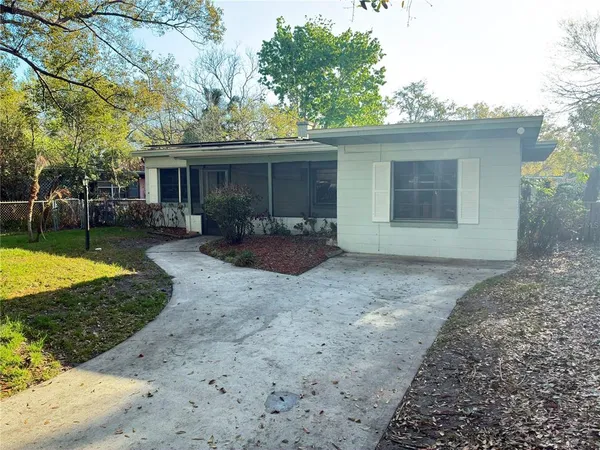 a view of a house with backyard and sitting area