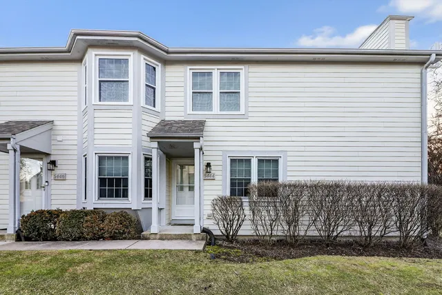 $2,500 | 5444 Ashbrook Place, Downers Grove, IL 60515