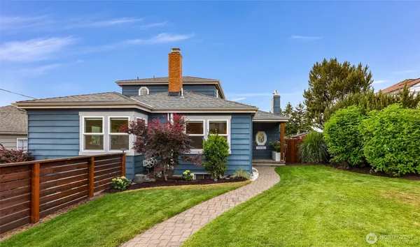 $1,699,000 | 5336 Southwest Admiral Way, Seattle, WA 98116