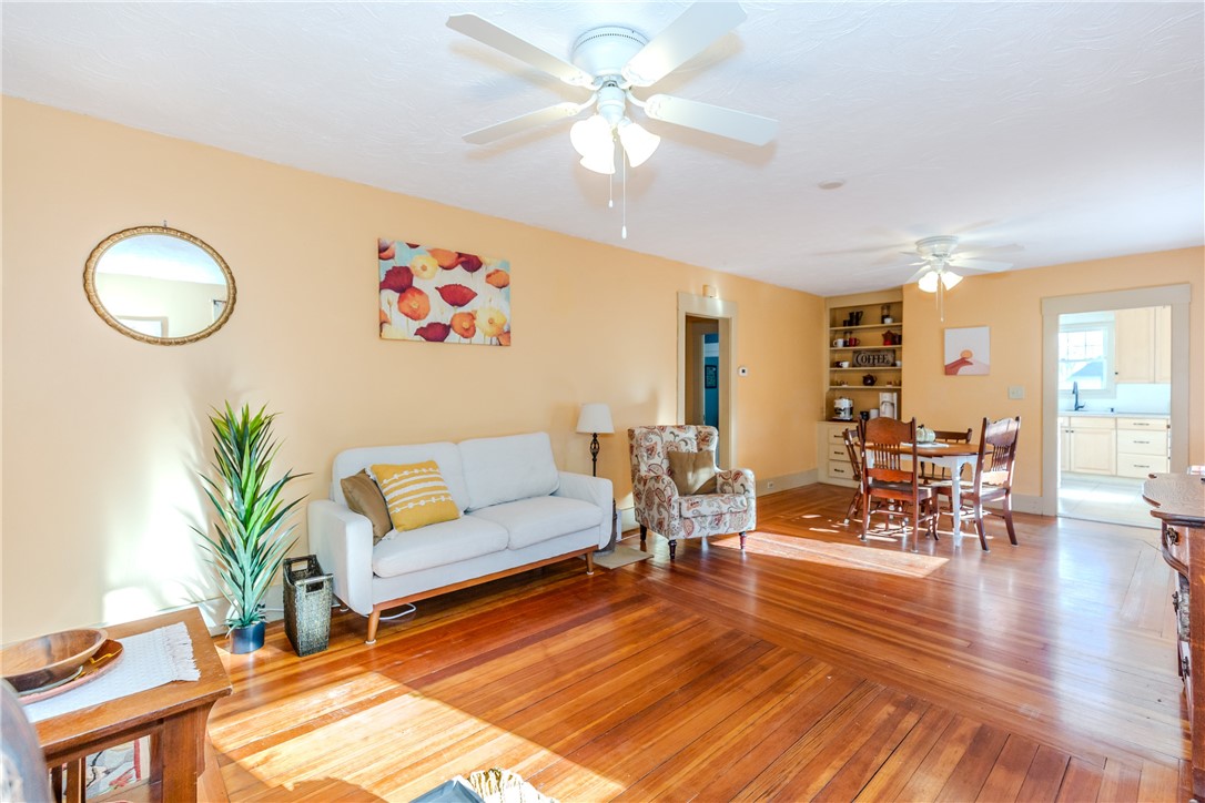 258 Tennyson Road Warwick, RI 02888 - Photo 5 of 41 Living room