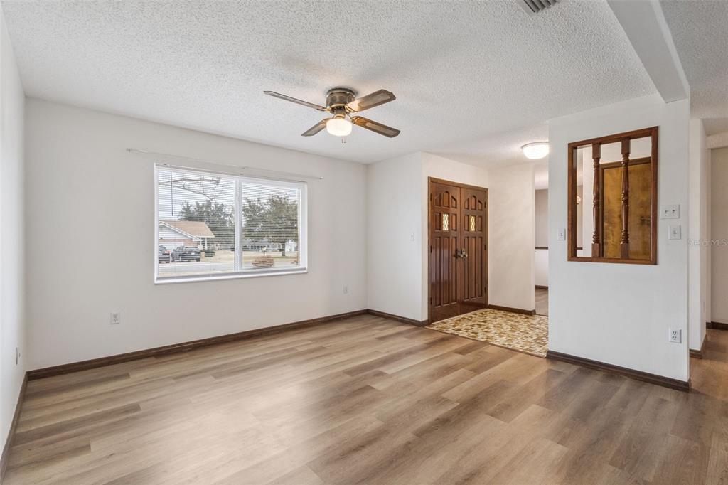 35025 Raintree Drive Fruitland Park, FL 34731 - Photo 3 of 31