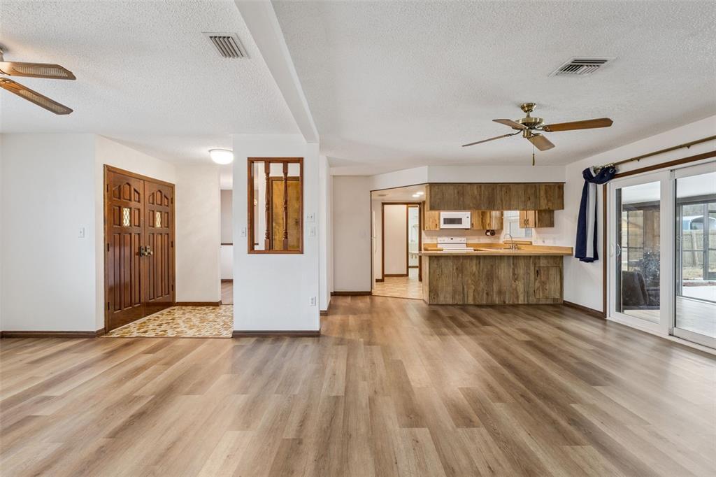 35025 Raintree Drive Fruitland Park, FL 34731 - Photo 4 of 31