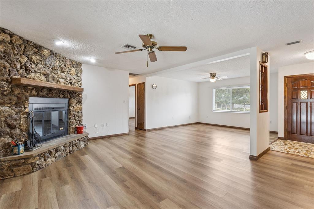 35025 Raintree Drive Fruitland Park, FL 34731 - Photo 5 of 31