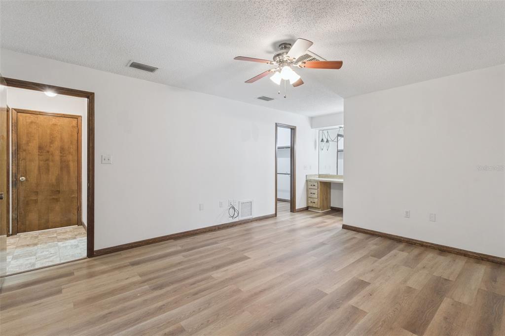 35025 Raintree Drive Fruitland Park, FL 34731 - Photo 10 of 31