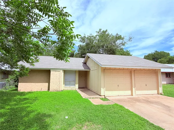 $1,750 | 5206 Village Trail, Austin, TX 78744