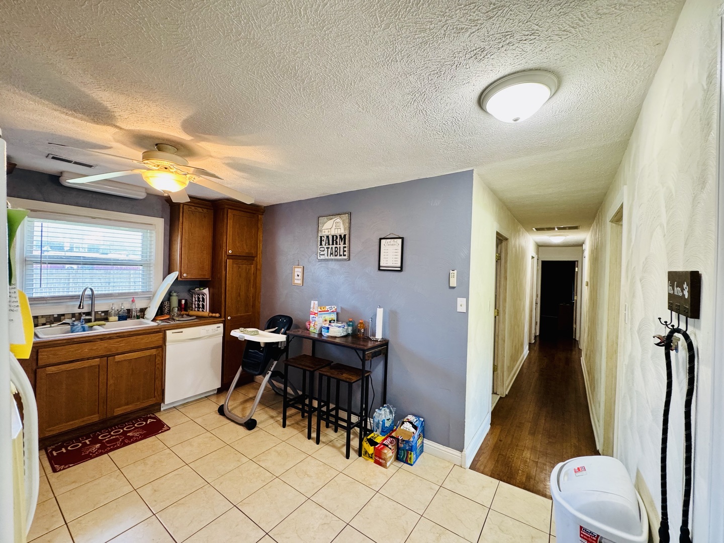 203 West Callie Street Sesser, IL 62884 - Photo 13 of 27 a workspace with furniture