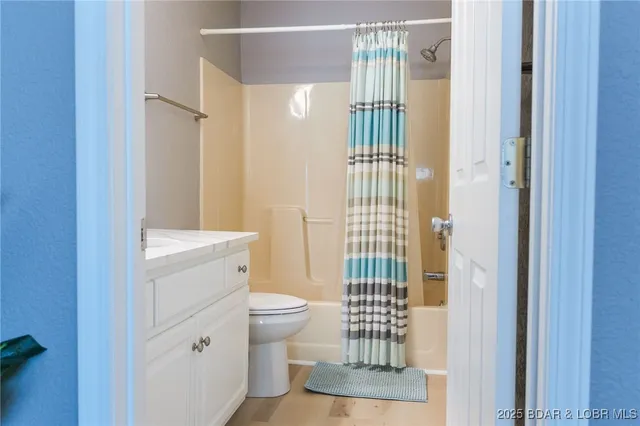 $320,000 | 46 Aqua Finn Drive, Unit 4A, Lake Ozark, MO 65049