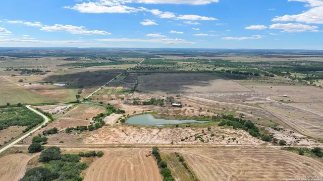 $351,850 | 253 County Road 135, Floresville, TX 78114