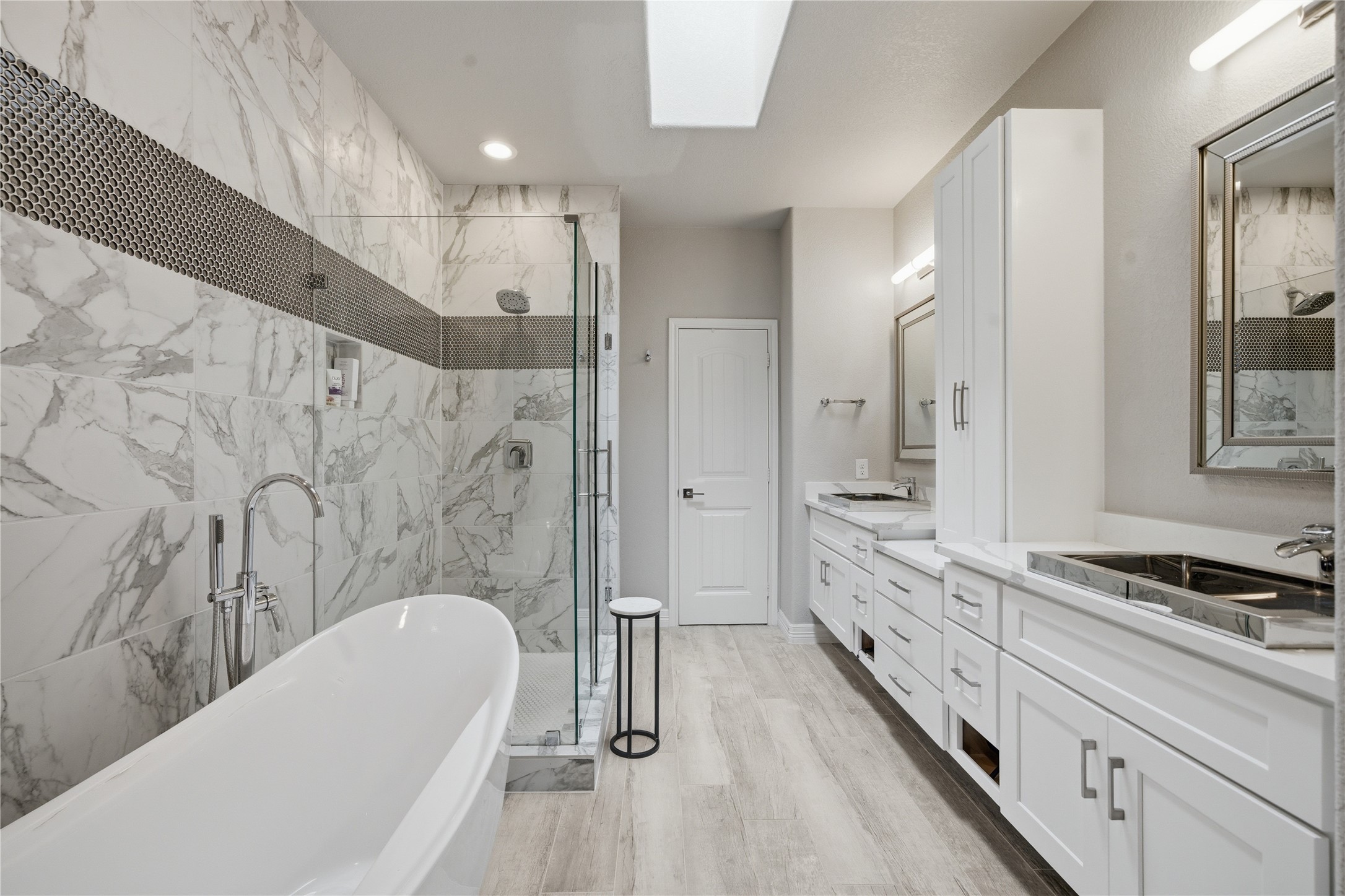4412 New Orleans Street, Unit B Houston, TX 77020 - Photo 27 of 42 Beautiful finishes in the primary bathroom, with a second closet and skylight