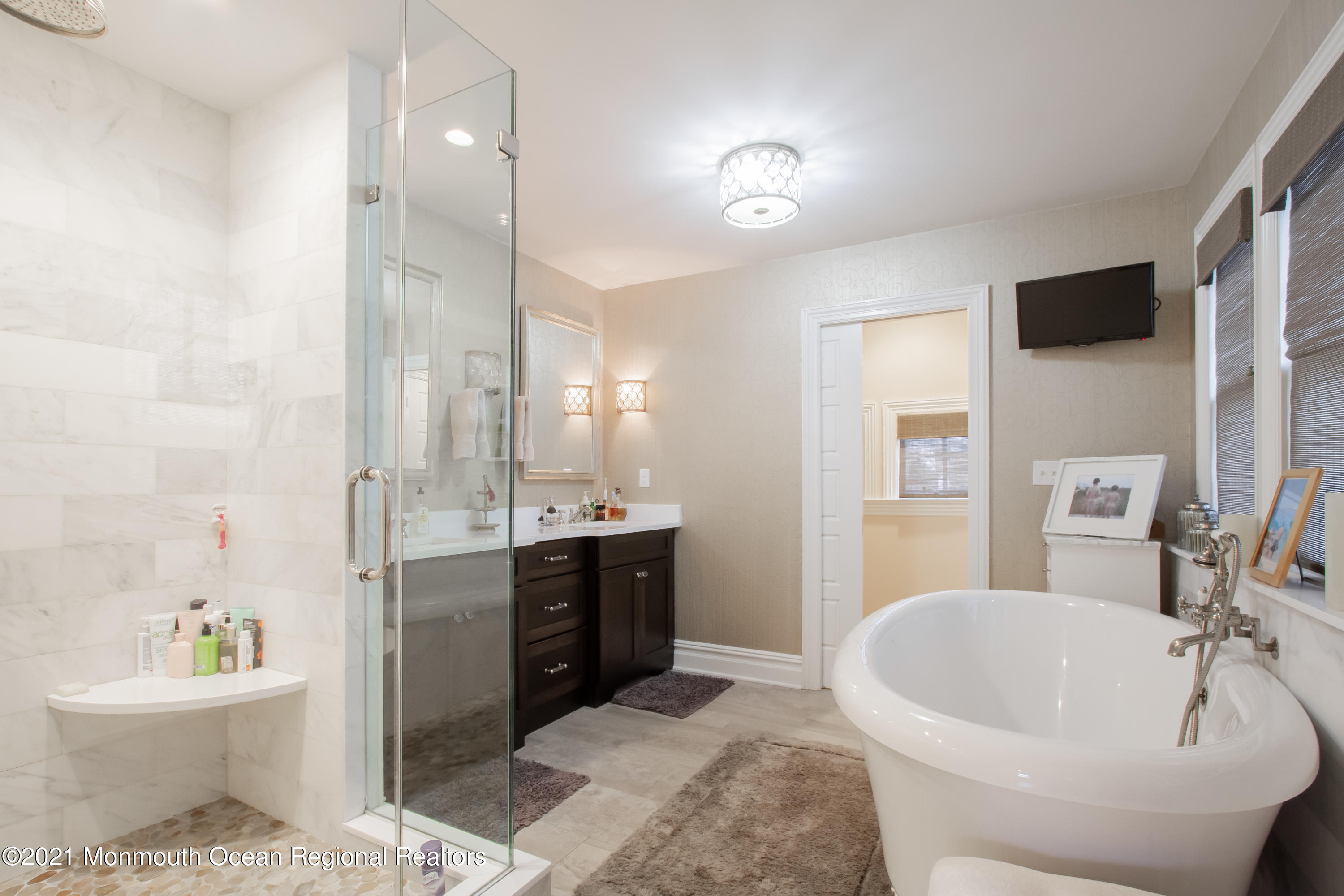 451 Little Silver Point Road Little Silver, NJ 07739 - Photo 33 of 63 a spacious bathroom with a bathtub sink and mirror