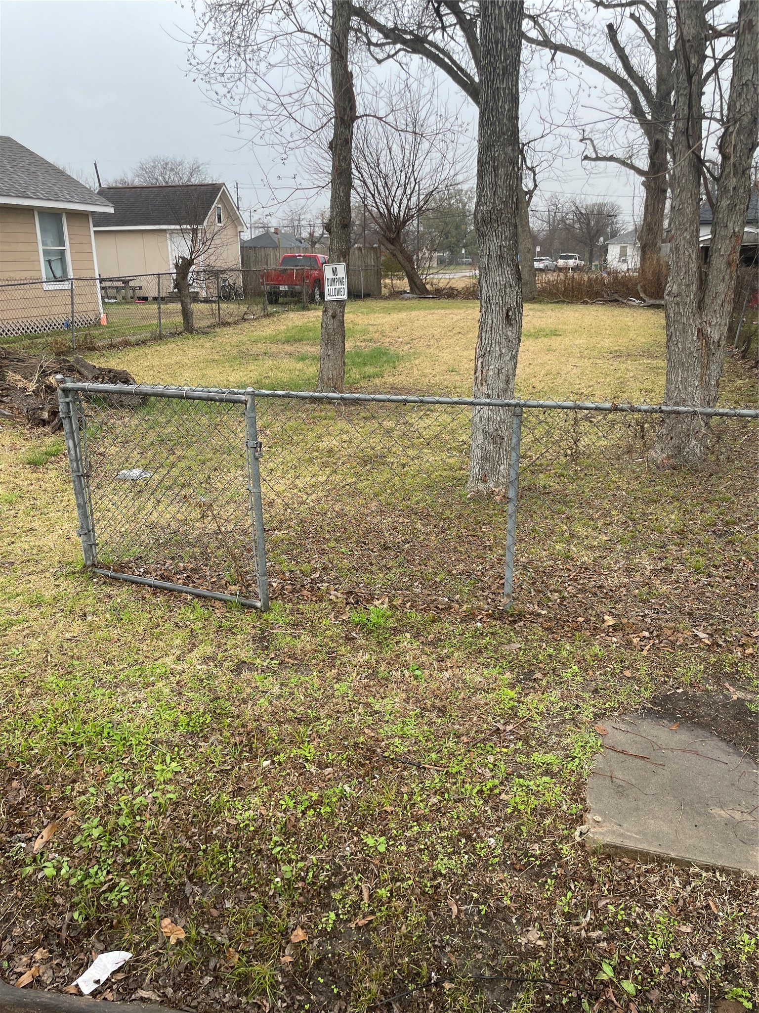 a view of a yard with an trees