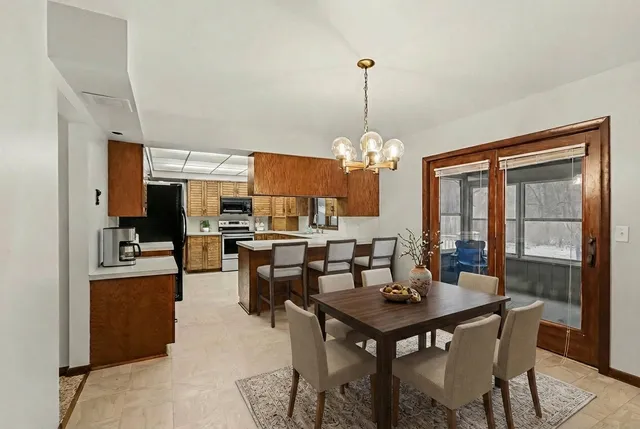 $549,914 | 1865 South 8th Street, Kalamazoo, MI 49009