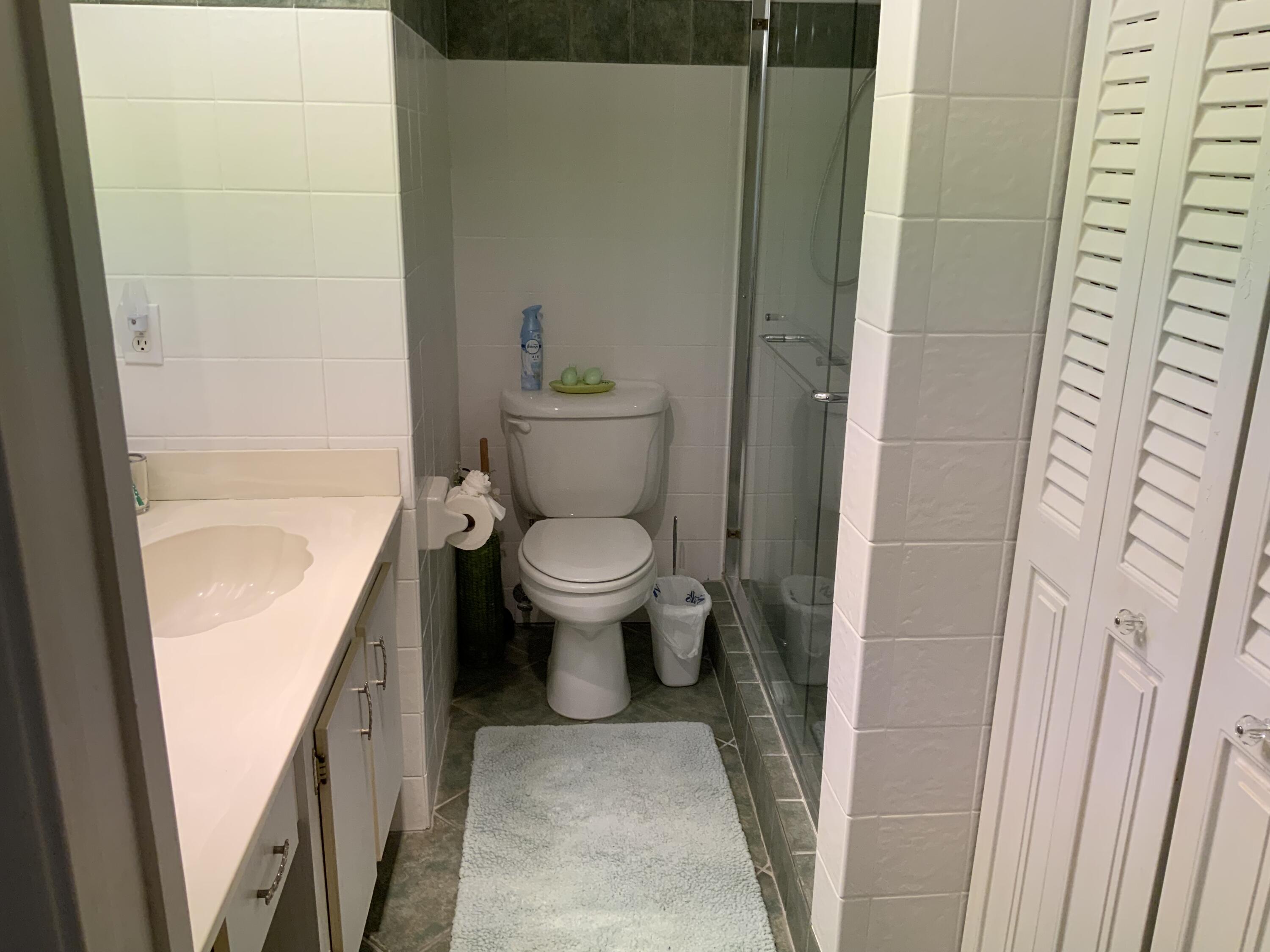 2050 Hythe A Boca Raton, FL 33434 - Photo 12 of 20 IMG_2042