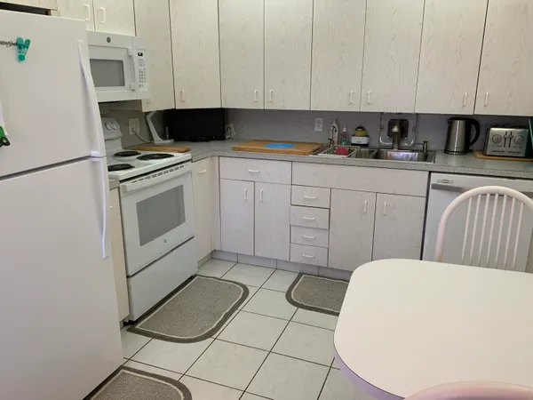 $3,200 | 2050 Hythe A, Boca Raton, FL 33434