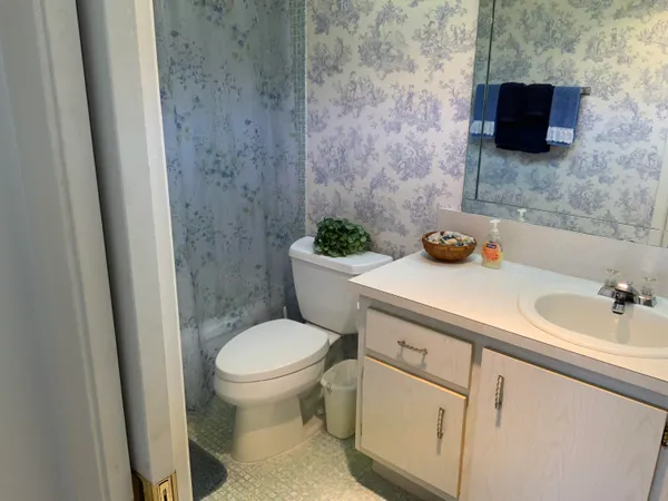 $3,200 | 2050 Hythe A, Boca Raton, FL 33434