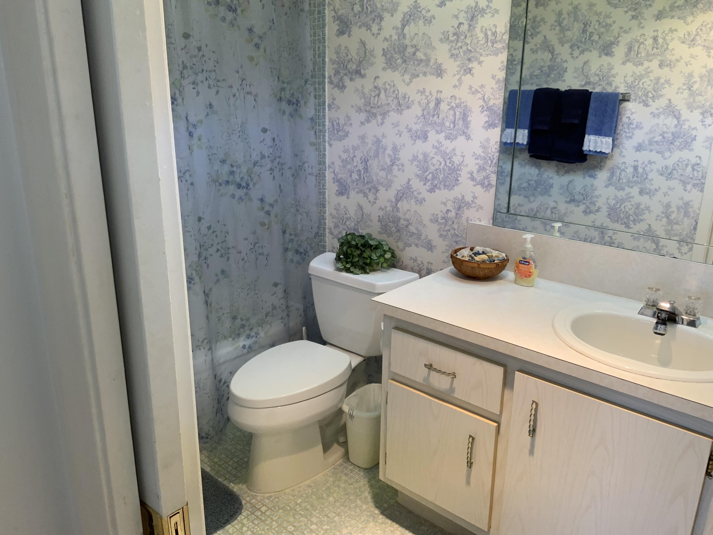 2050 Hythe A Boca Raton, FL 33434 - Photo 10 of 20 IMG_2044