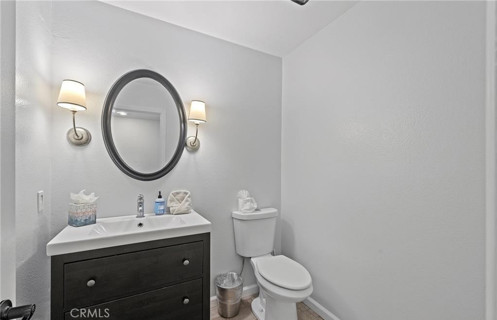 164 Stanford Court, Unit 82 Irvine, CA 92612 - Photo 18 of 34 a bathroom with a toilet a sink and a mirror