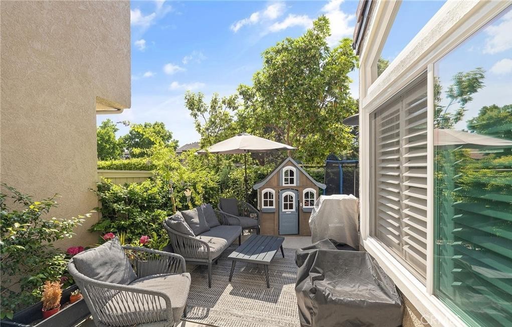 164 Stanford Court, Unit 82 Irvine, CA 92612 - Photo 26 of 34 a view of a patio in backyard of the house